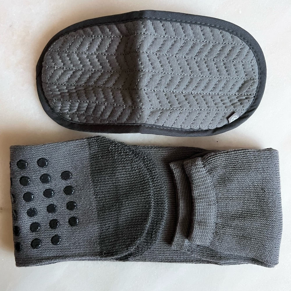 Travel set gray socks and sleep mask. New. Unisex.